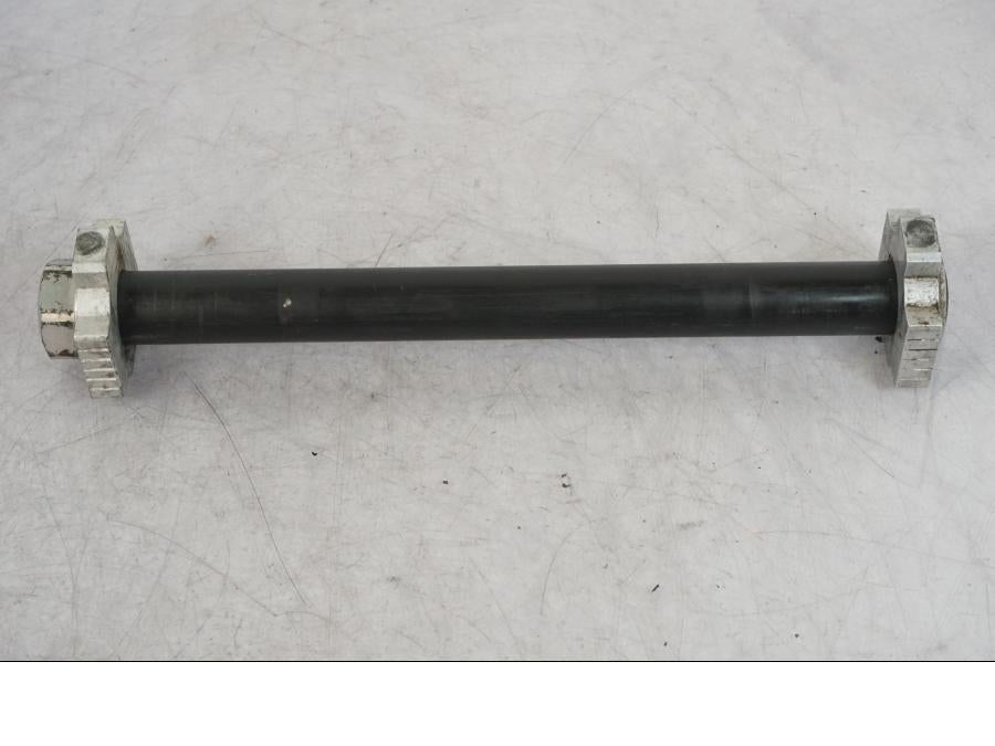 Framsidan på Axel från en KTM 1290 Super Adventure R -2018 motorcykel.