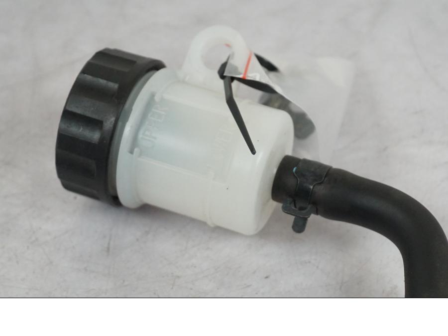 Höger sida på Bromshuvudcylinder från en Kawasaki Z 900 -2019 motorcykel.