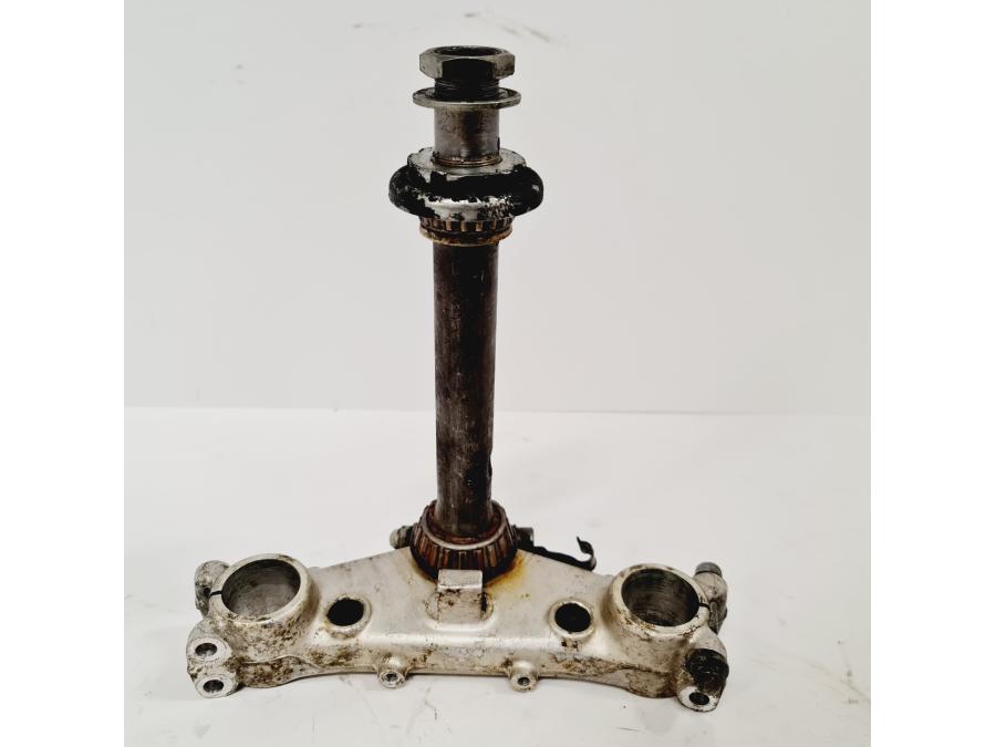 Framsidan på Gaffelkrona från en Honda CB 900 F -1979 motorcykel.