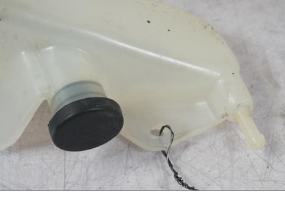 Vänster sida på Vattenexpansionskärl från en Suzuki GSX 1300 RX -1999 motorcykel.