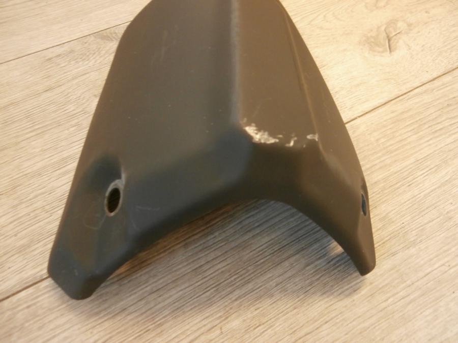 Höger sida på Värmeskydd från en Kawasaki Versys 1000 -2015 motorcykel.