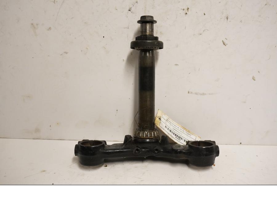 Framsidan på Gaffelkrona från en Yamaha XV 400 -1983 motorcykel.