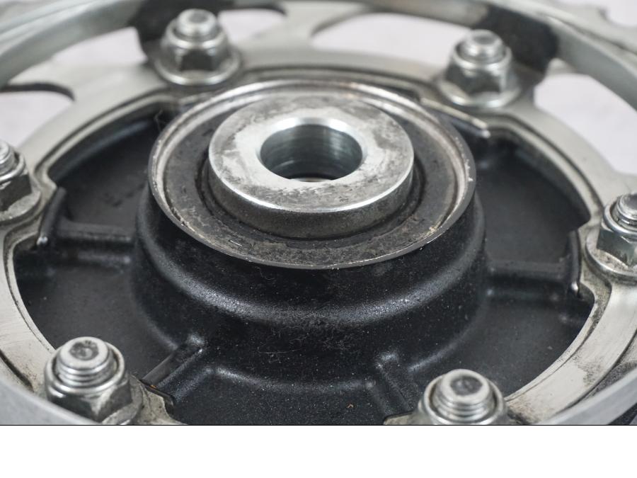 Vänster sida på Drevfäste från en Yamaha MT-09 -2020 motorcykel.