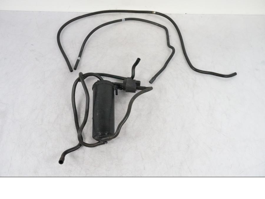 Baksidan på Fuel Evap System från en BMW R 1250 GSA -2021 motorcykel.