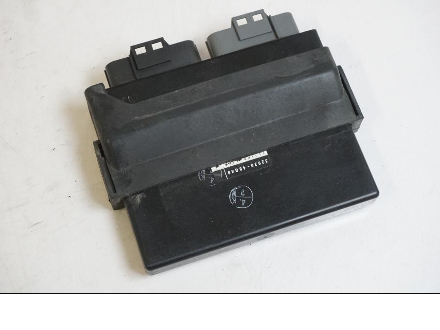 Framsidan på CDI / ECU från en Suzuki VZR 1800 -2009 motorcykel.