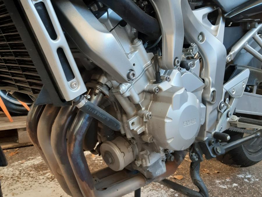 Snett uppifrån på Motorpaket från en Yamaha FZ-6 -2007 motorcykel.