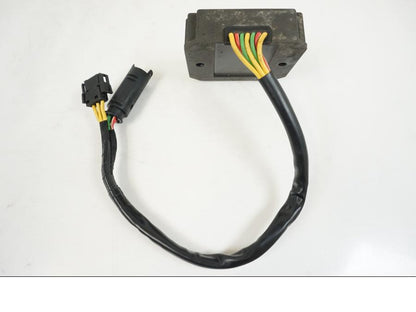 Vänster sida på Likriktare från en BMW F 650 CS -2002 motorcykel.