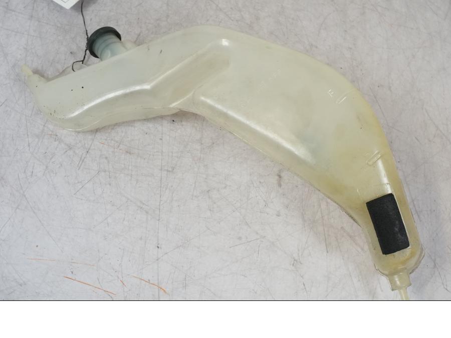 Framsidan på Vattenexpansionskärl från en Suzuki GSX 1300 RX -1999 motorcykel.