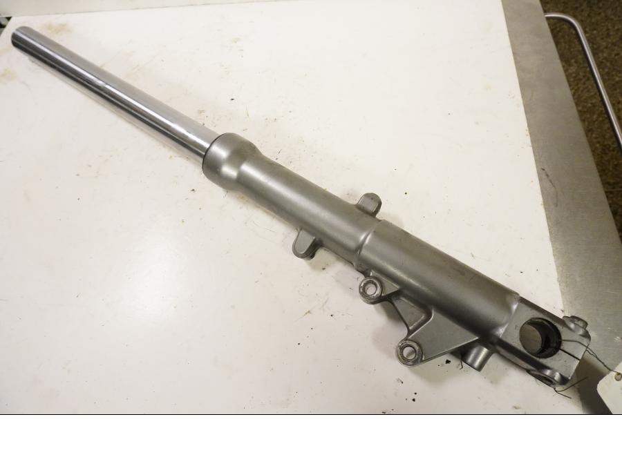 Framsidan på Gaffelben från en Kawasaki ZX-6R -1997 motorcykel.