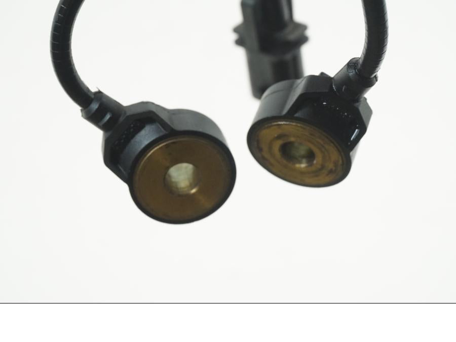 Vänster sida på Knacksensor från en Ducati Multistrada 1200 -2016 motorcykel.