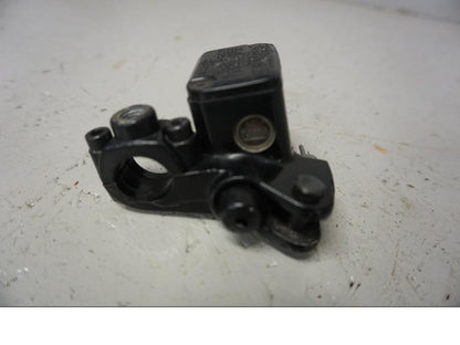 Höger sida på Bromshuvudcylinder från en Yamaha WR 125 -2009 motorcykel.