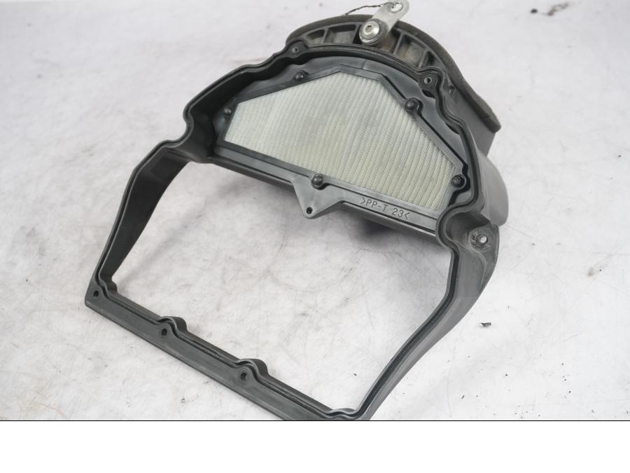 Baksidan på Luftburk från en Kawasaki ZX-10R -2008 motorcykel.