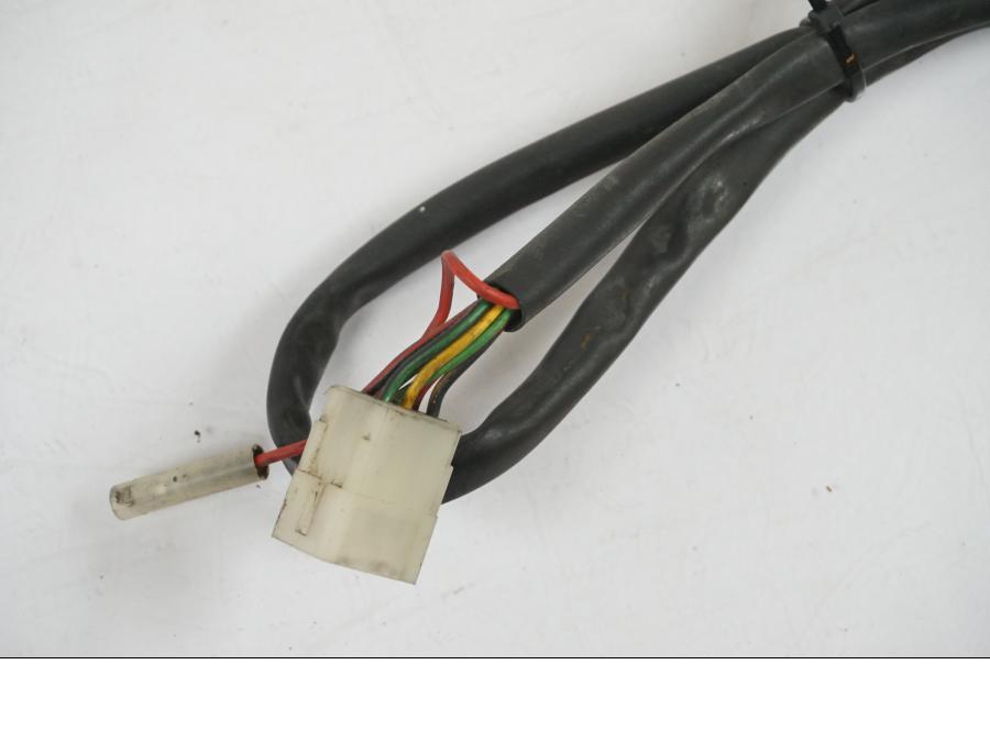 Snett nerifrån på Styrelreglage från en Aprilia RS 125 -2000 motorcykel.