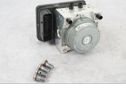 Framsidan på ABS Modulator från en BMW R 1250 GS -2019 motorcykel.