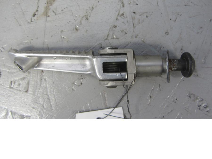 Baksidan på Fotpinne från en Yamaha YZF R6 -2006 motorcykel.