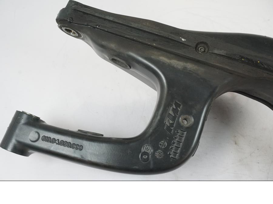 Extrabild4 på Sving från en KTM 1290 Super Duke R -2015 motorcykel.