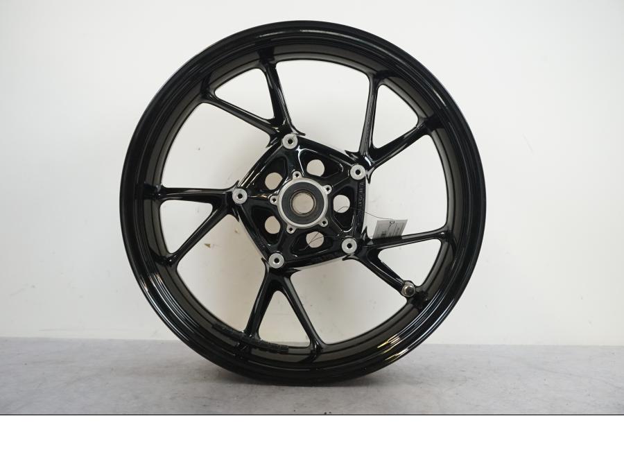 Framsidan på Fälg från en BMW S 1000 XR -2019 motorcykel.