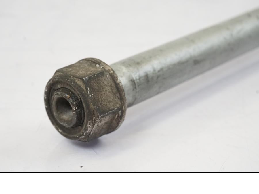 Baksidan på Axel från en Honda NT 700 -2008 motorcykel.