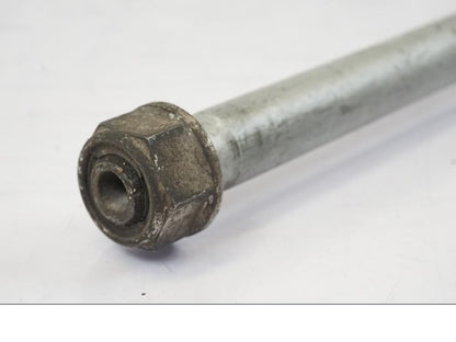 Baksidan på Axel från en Honda NT 700 -2008 motorcykel.