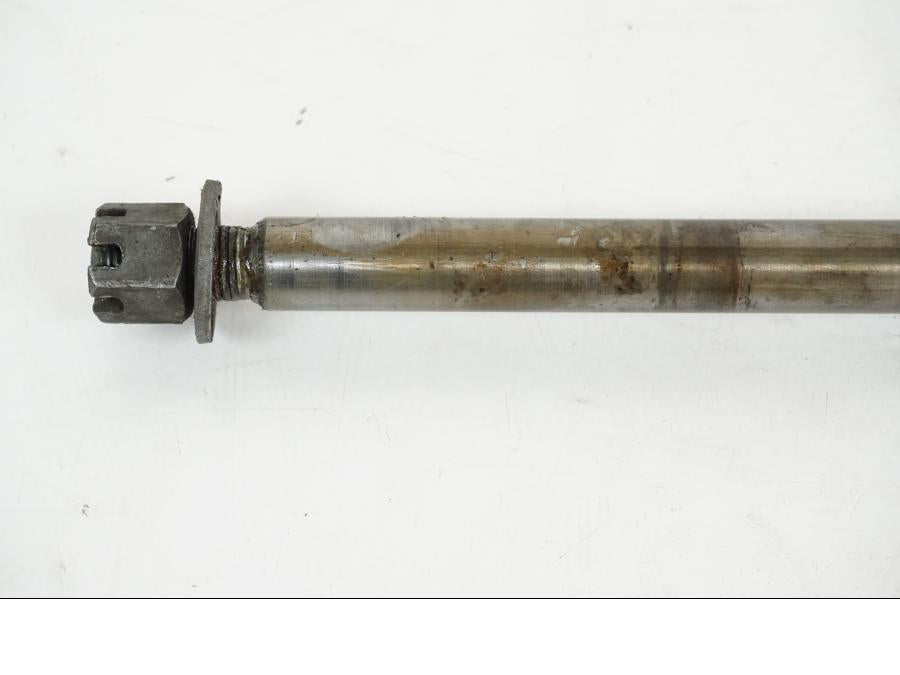 Baksidan på Axel från en Suzuki GS 1000 -1978 motorcykel.