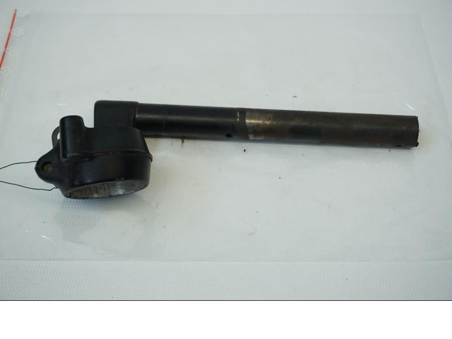 Höger sida på Styre från en Honda CBR 900 RR -1997 motorcykel.