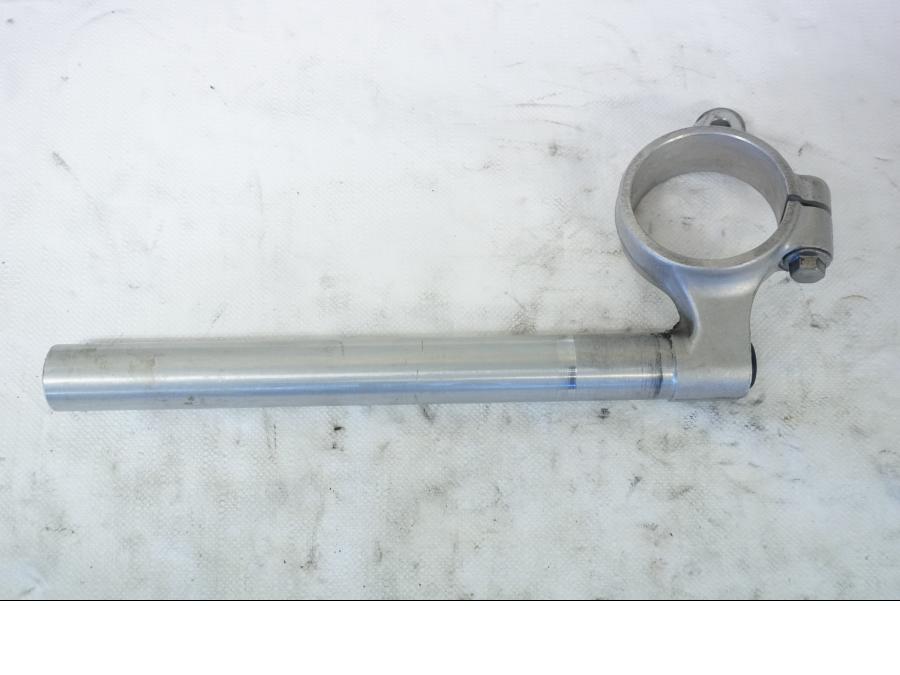 Baksidan på Styre från en Suzuki GSX-R 750 -2001 motorcykel.