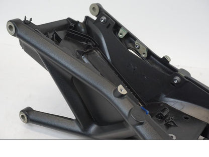 Vänster sida på Bakram från en Triumph Speed Triple -2021 motorcykel.