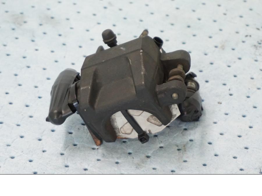 Baksidan på Bromsok från en Suzuki GSX-R 1000 -2008 motorcykel.