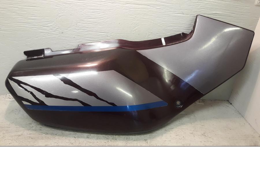 Framsidan på Sidopanel från en Yamaha XTZ 750 -1995 motorcykel.