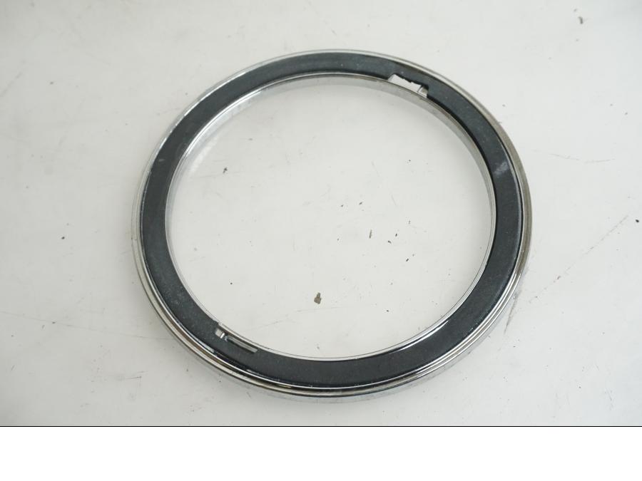 Baksidan på Instrumentkromfront från en Indian Chieftain Dark Horse -2019 motorcykel.