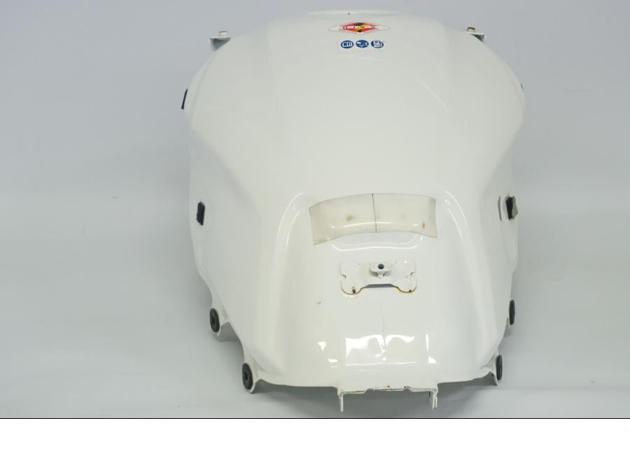 Baksidan på Bensintank från en Kawasaki Z 900 -2019 motorcykel.