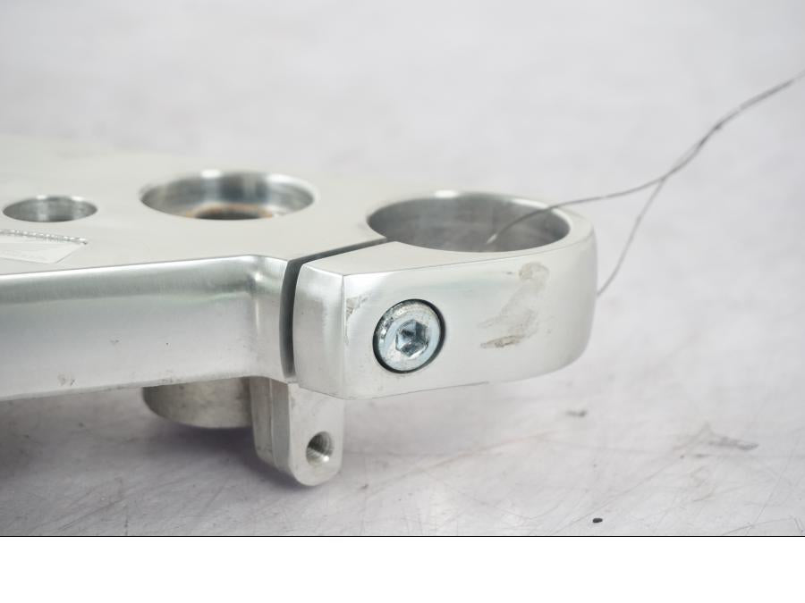 Höger sida på Gaffelkrona från en Honda VT 600 C -1998 motorcykel.