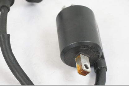 Höger sida på Tändspole från en Yamaha XVS 1100 -2004 motorcykel.