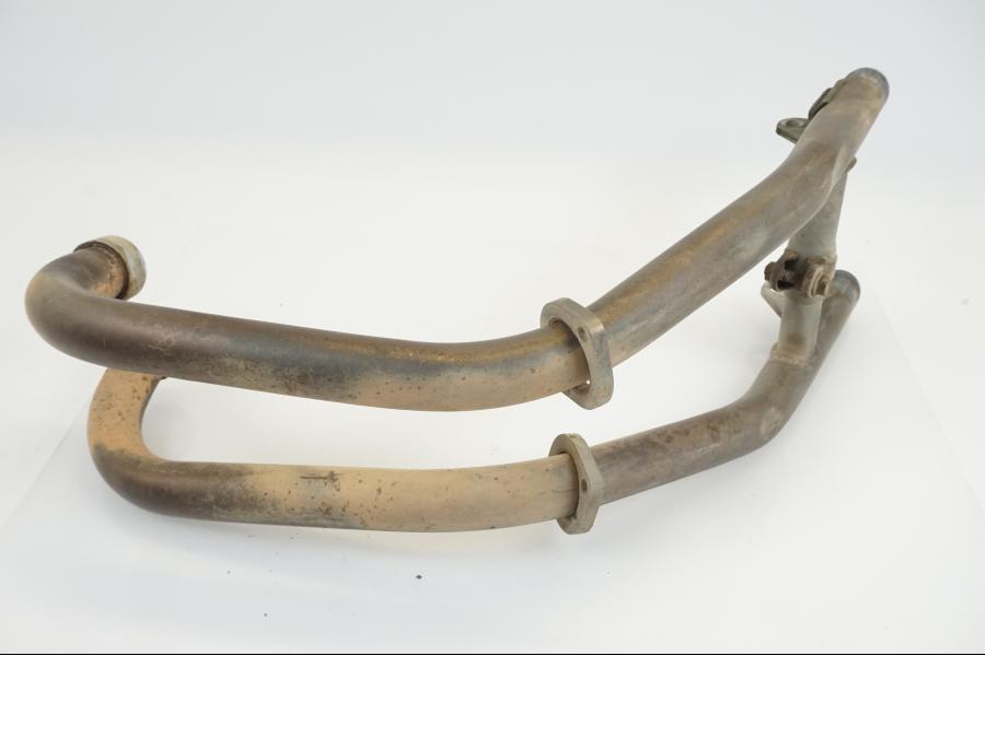 Snett nerifrån på Grenrör från en Yamaha XT 660 R -2004 motorcykel.