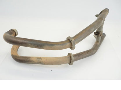 Snett nerifrån på Grenrör från en Yamaha XT 660 R -2004 motorcykel.