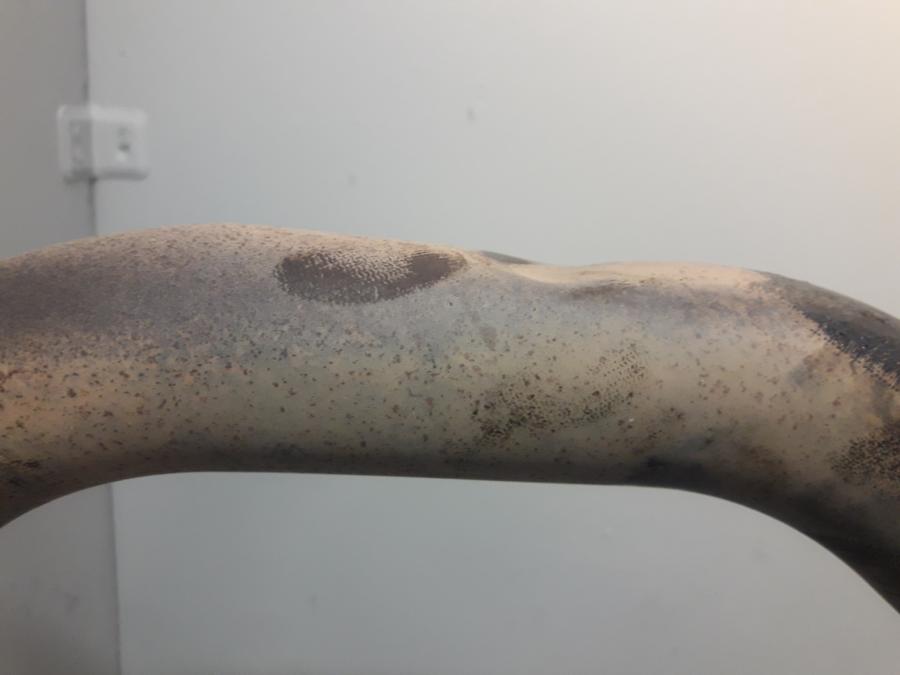 Höger sida på Grenrör från en Suzuki SV 1000 -2004 motorcykel.