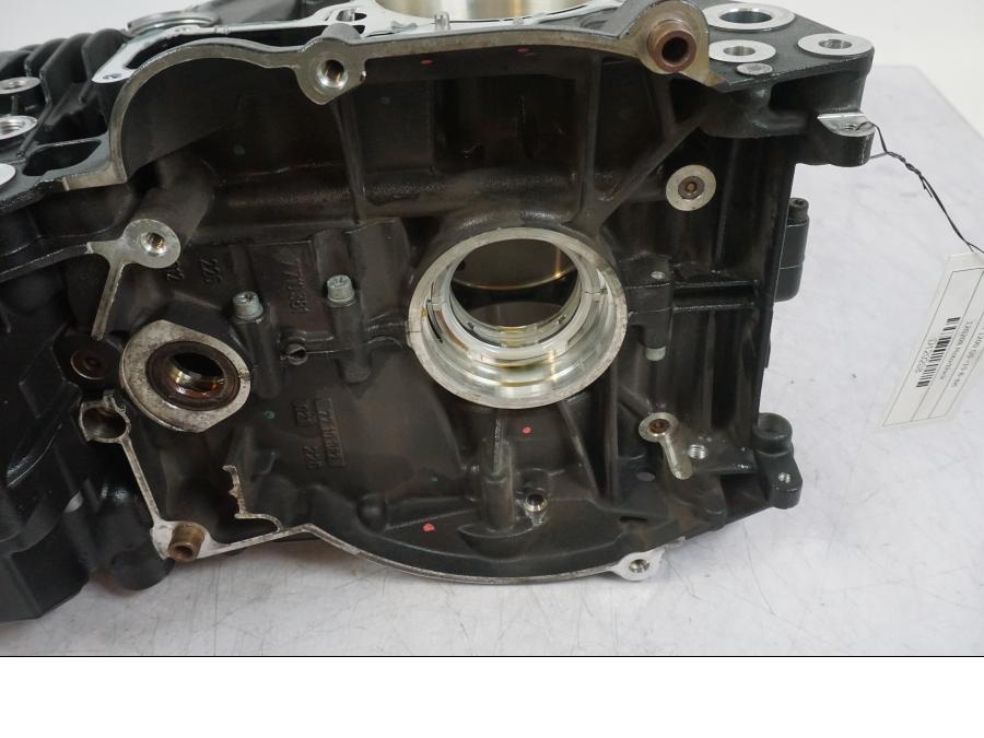 Baksidan på Motorblock från en BMW R 1200 GS -2010 motorcykel.