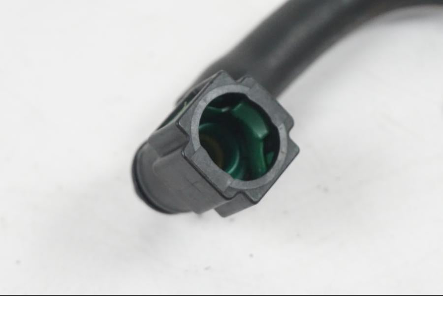 Höger sida på Bensinledning från en MV Agusta Dragster -2014 motorcykel.