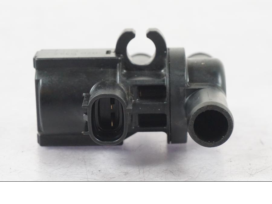 Höger sida på Second Air från en Kawasaki ZX-6R -2011 motorcykel.