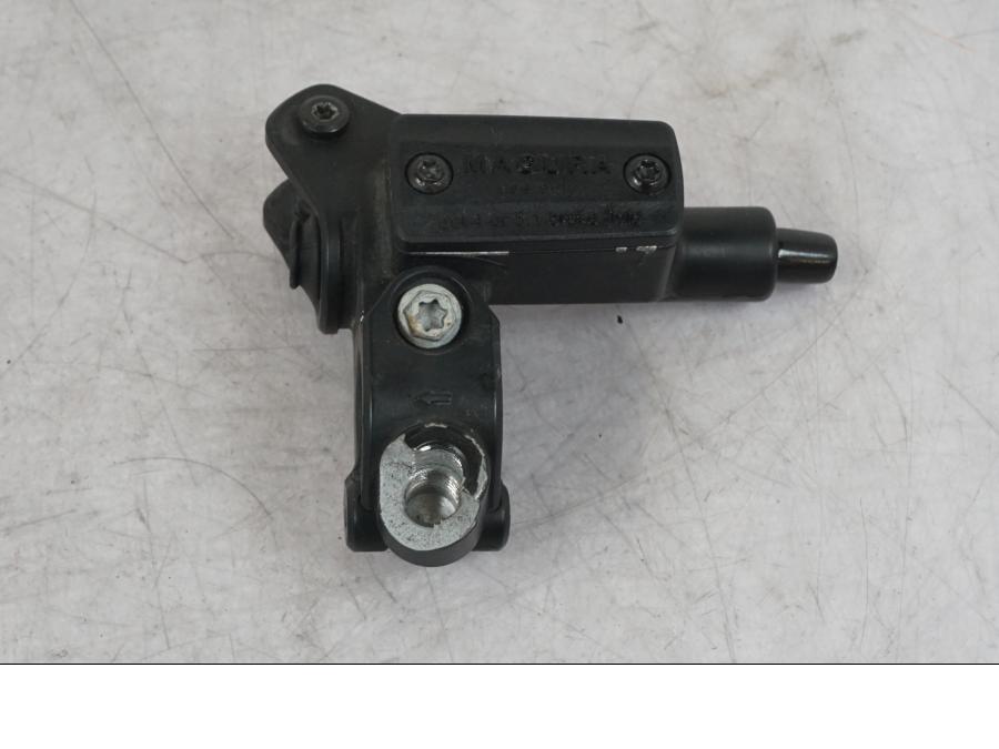 Snett uppifrån på Kopplingshuvudcylinder från en KTM 1290 Super Adventure R -2018 motorcykel.