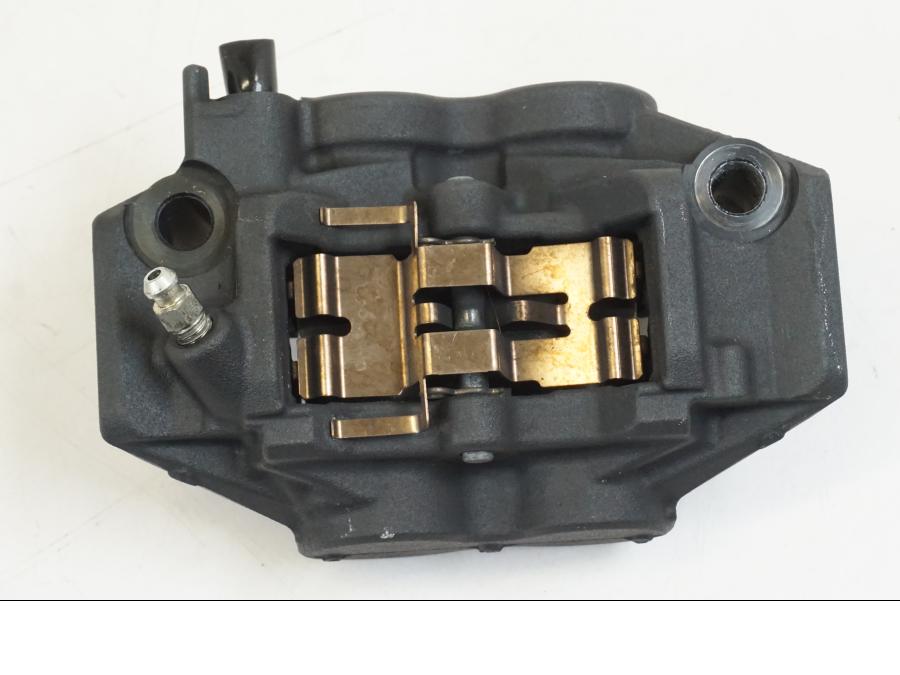 Snett nerifrån på Bromsok från en Yamaha YZF R7 -2022 motorcykel.