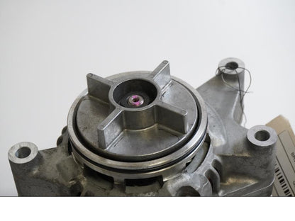 Baksidan på Generator från en BMW K 1200 S -2006 motorcykel.