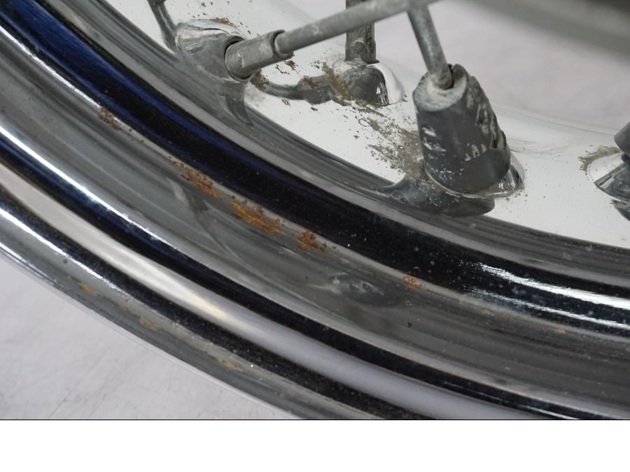 Extrabild2 på Fälg från en Suzuki VL 800 -2002 motorcykel.