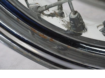 Extrabild2 på Fälg från en Suzuki VL 800 -2002 motorcykel.