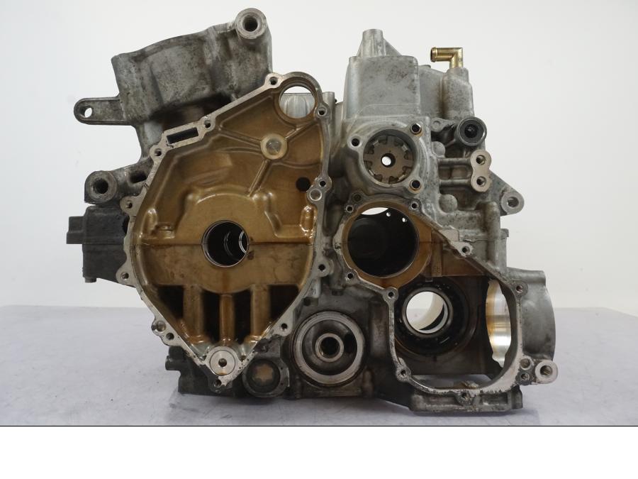 Höger sida på Motorblock från en Yamaha FJR 1300 -2005 motorcykel.