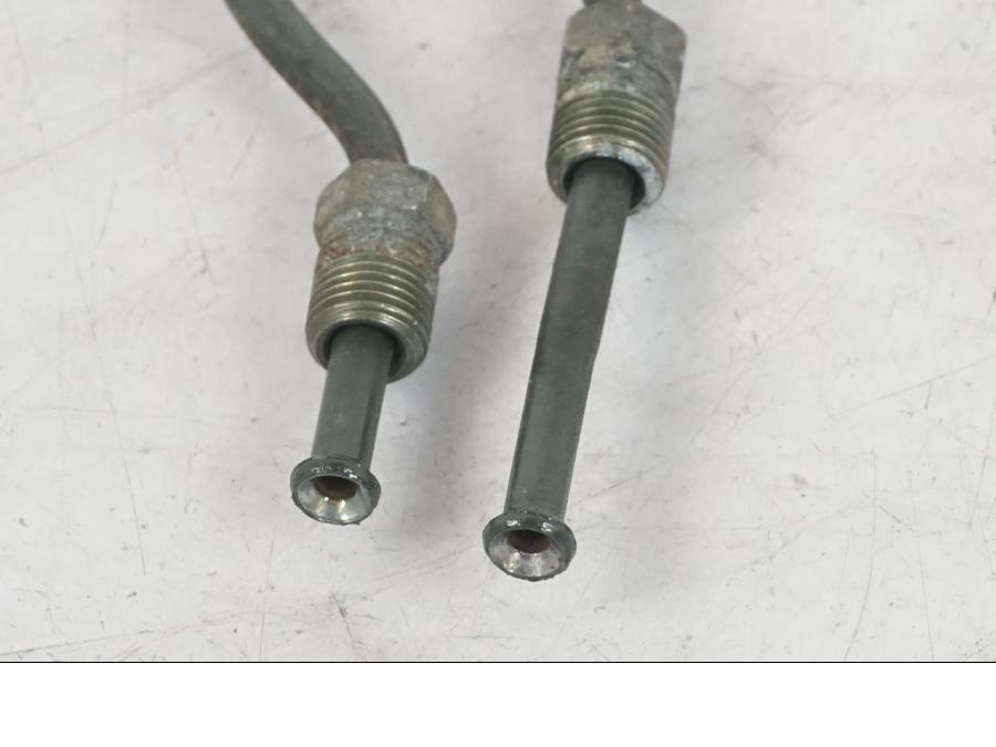 Vänster sida på Bromsledning från en Honda CBR 1100 XX -1999 motorcykel.