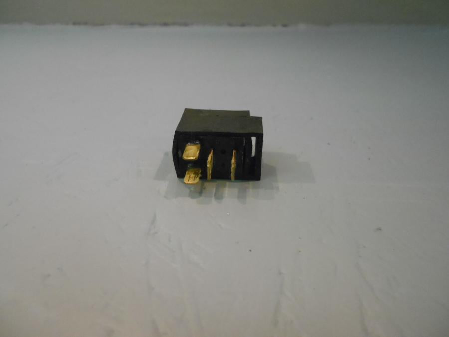 Baksidan på Relä från en Triumph Tiger 800 -2016 motorcykel.