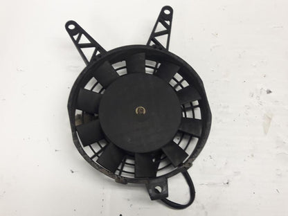 Baksidan på Vattenkylfläkt från en Triumph Tiger -1999 motorcykel.