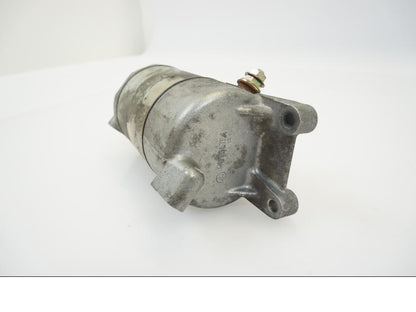 Baksidan på Startmotor från en Kawasaki Zephyr 550 -1995 motorcykel.