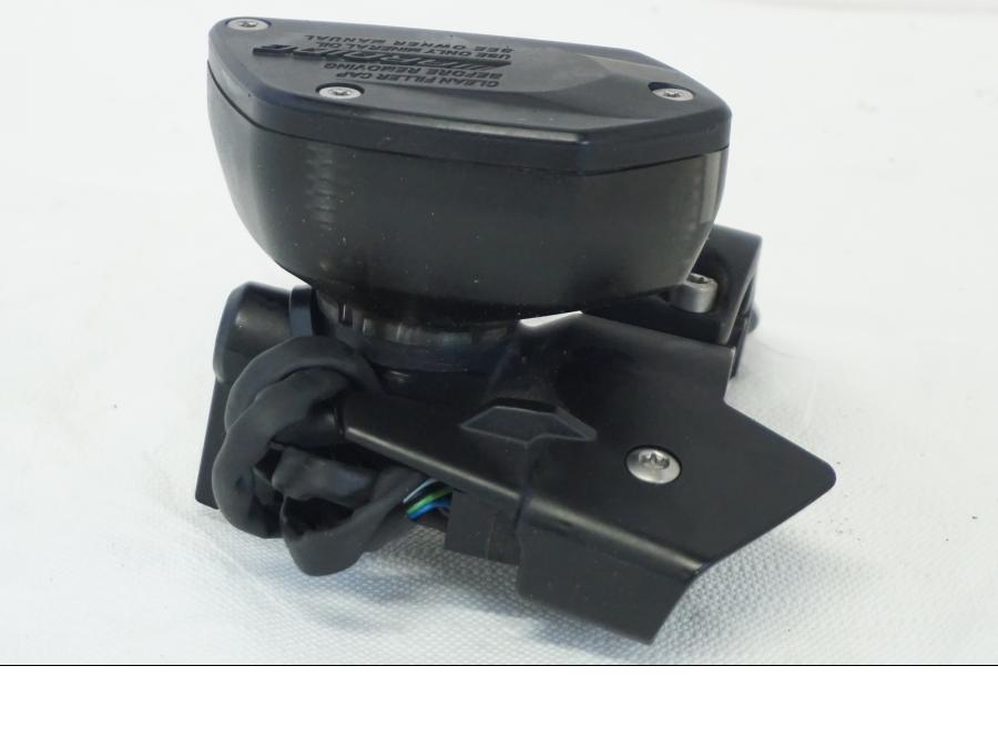 Framsidan på Kopplingshuvudcylinder från en BMW K 1600 -2015 motorcykel.